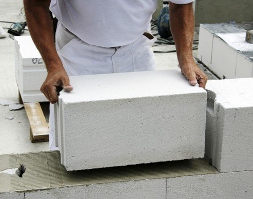 Debele šiv zmanjšuje koeficient toplotne upornosti betonskih zidakov stenskih je 25%, kar bo privedlo do povečane stroške za ogrevanje.