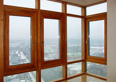 Leseni panoramska okna v visokih