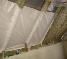 Pomembne podrobnosti, medtem ko izolacijo podstrešja streho