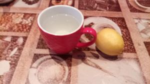 Zakaj pijem vodo z limono in medom vsak dan. 7 razlogov