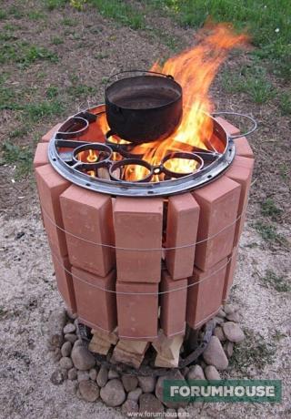  Domače BBQ kovine in opeke popolnoma drži toploto.