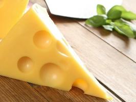 Kakšne so prednosti sira, in če lahko to škoduje
