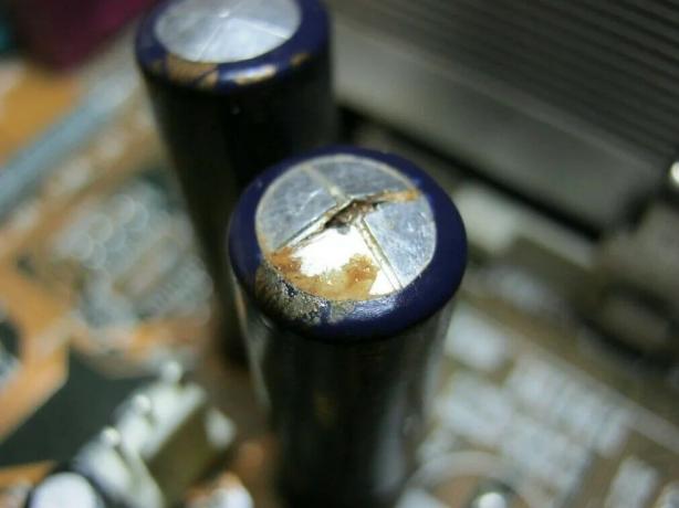 Pokvarjena kondenzator - glavni vzrok za okvaro opreme