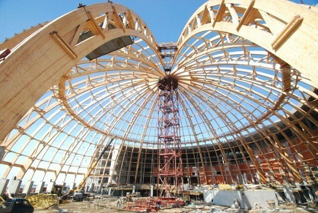 Foto vzeti iz službe "Yandex Slike". Proces izgradnje kupole.