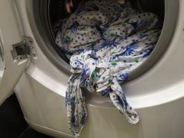 Prevleke za kritje "poje" perila v času pralnem: najboljša rešitev za odpravo težave