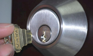 Kako učinkovito dobil zdrobljen ključ v ključavnico?