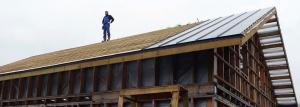 Namestitev šiv strehe: ureditev pita strešne kritine in namestitev stoji šiv plošč