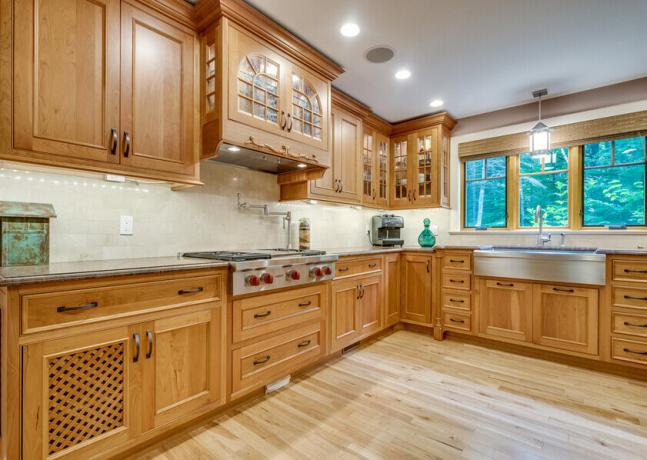 Kako in kaj, da skrbi za lesene kuhinjske omare? 